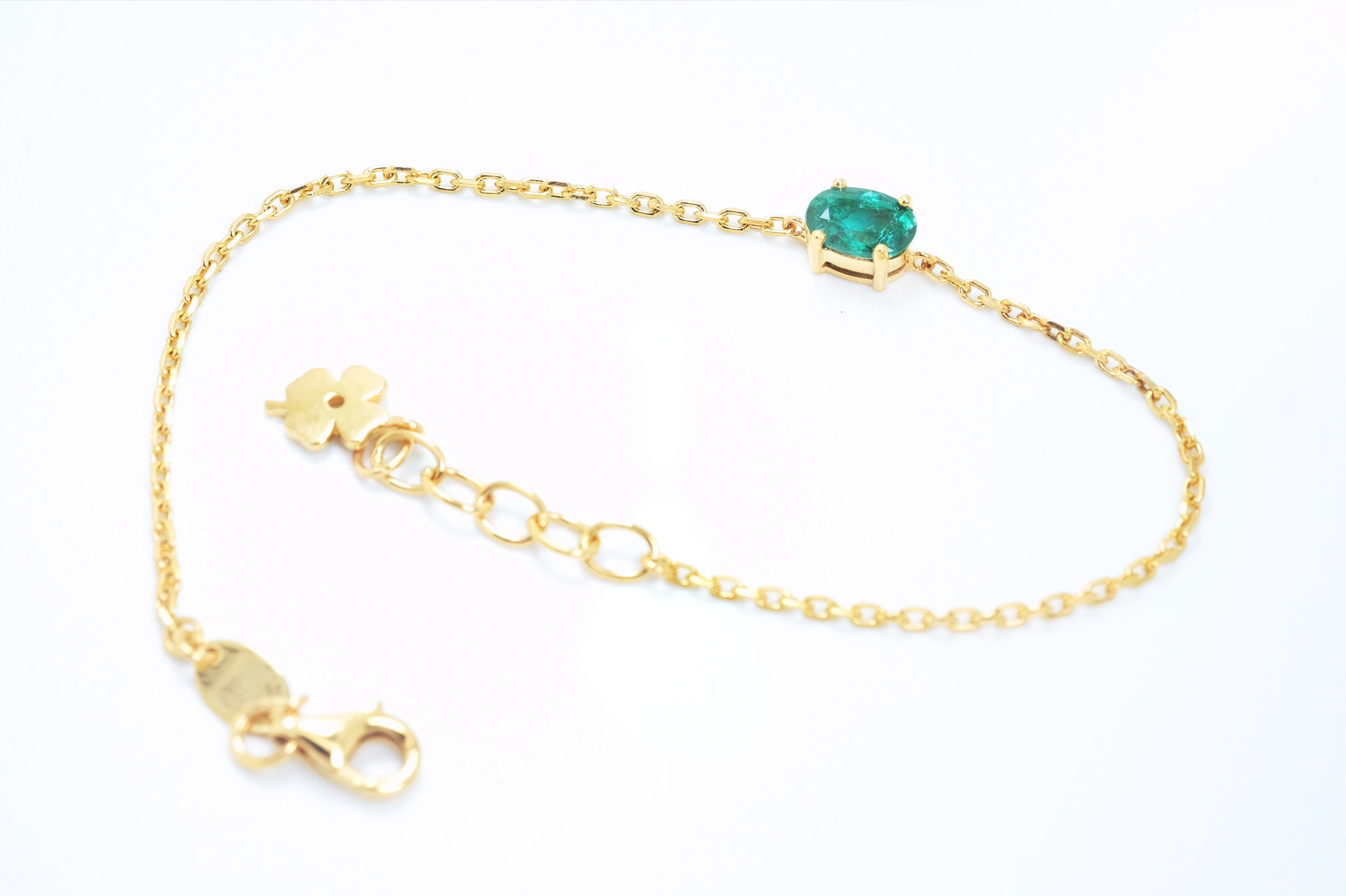 Goldenes Armband mit grünem Smaragd – 1.80g Gold & 4.50 ct