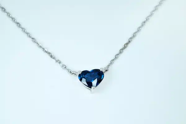 Halskette mit 1.95g Gold & 1.03 ct Blue Sapphire