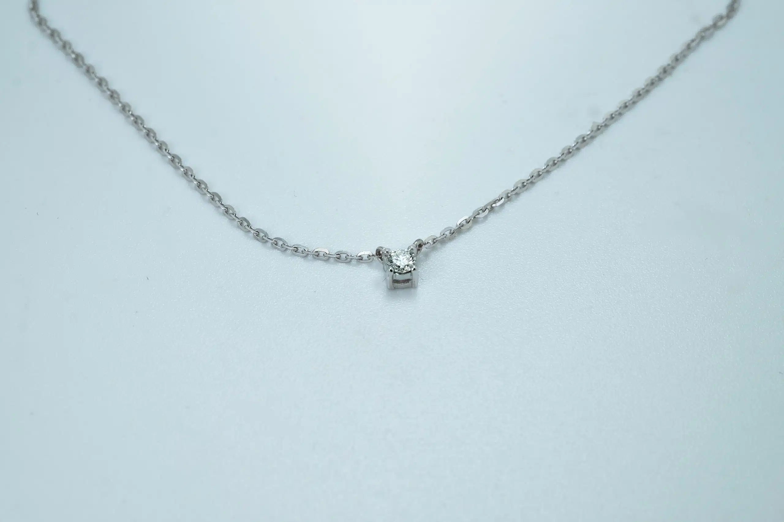 Weisse Gold-Halskette mit 1.00 ct Diamant – elegant & hochwertig