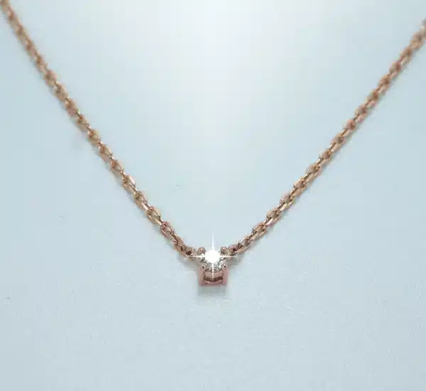 Edle Halskette in Roségold mit Diamantbesatz