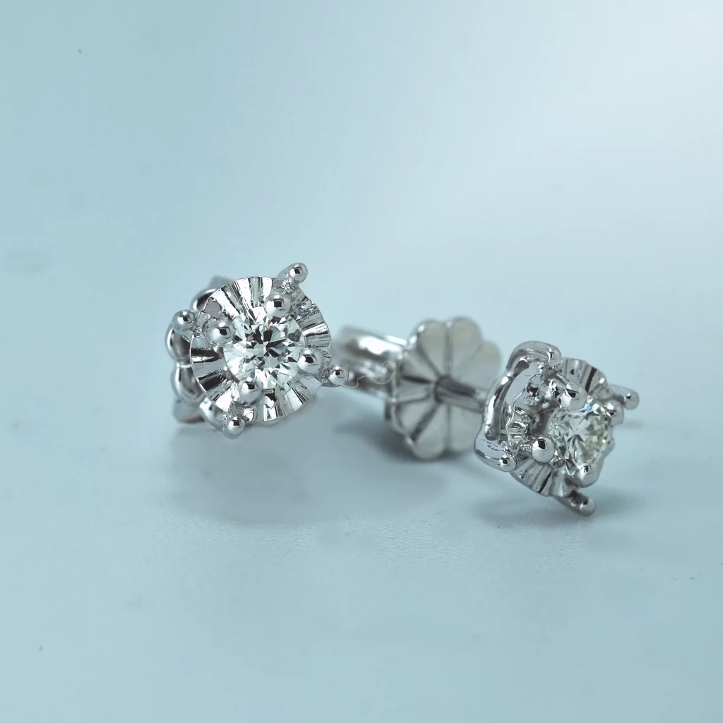 Weissgold-Ohrringe mit 1.78g Gold & 2x0.03 ct Steinbesatz